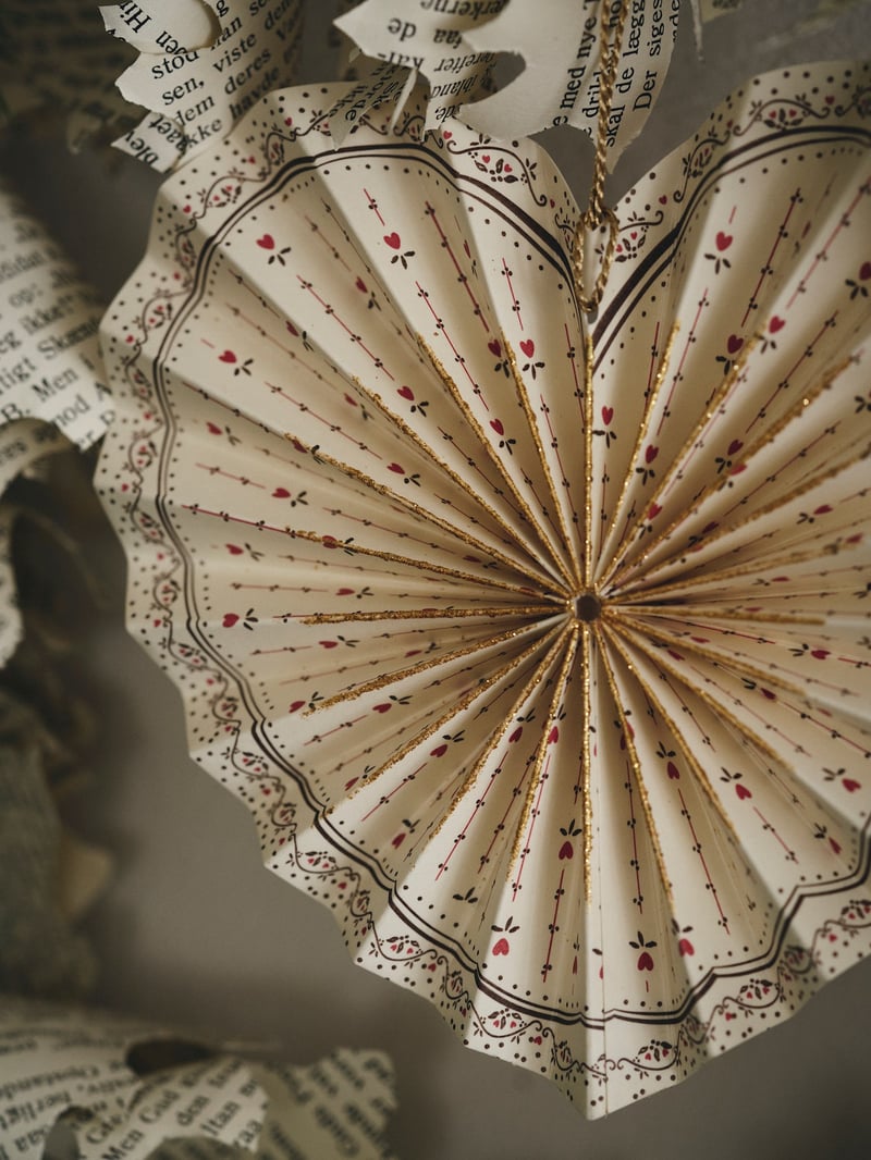 Hanging rosette heart - Off White, Orange Red - image 3
