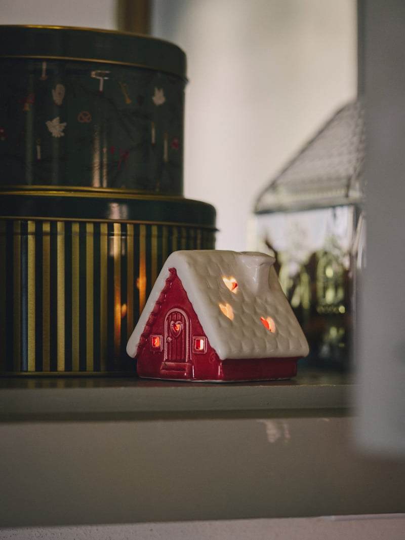 LED house - Red, Off White - image 2